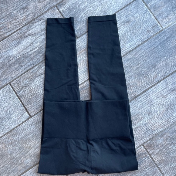 Spanx Takes Off Leggings - Picture 6 of 7